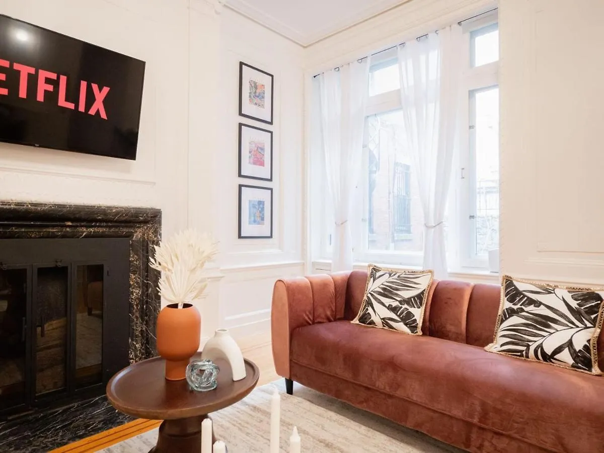 Historical Condo In Montreal - La Marie Antoinette Apartment