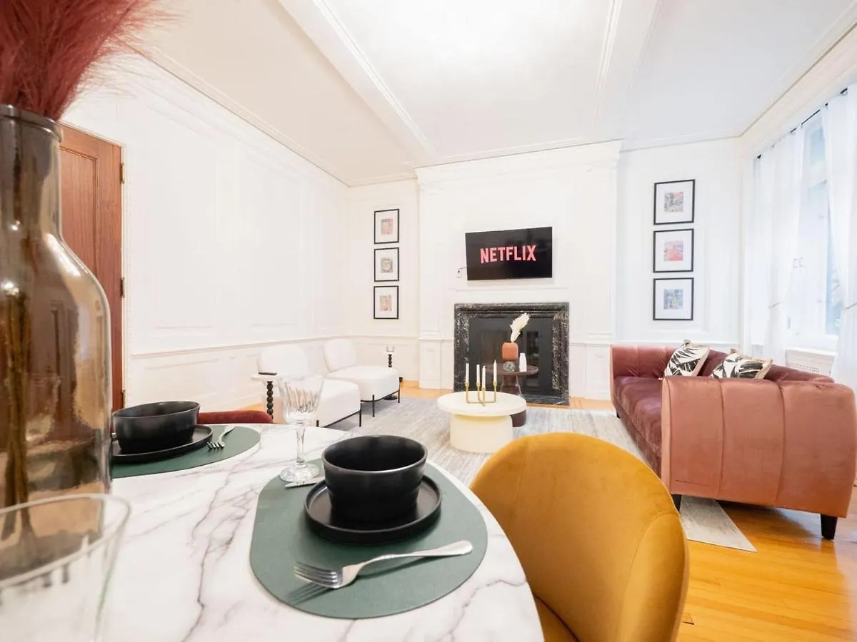 Historical Condo In Montreal - La Marie Antoinette