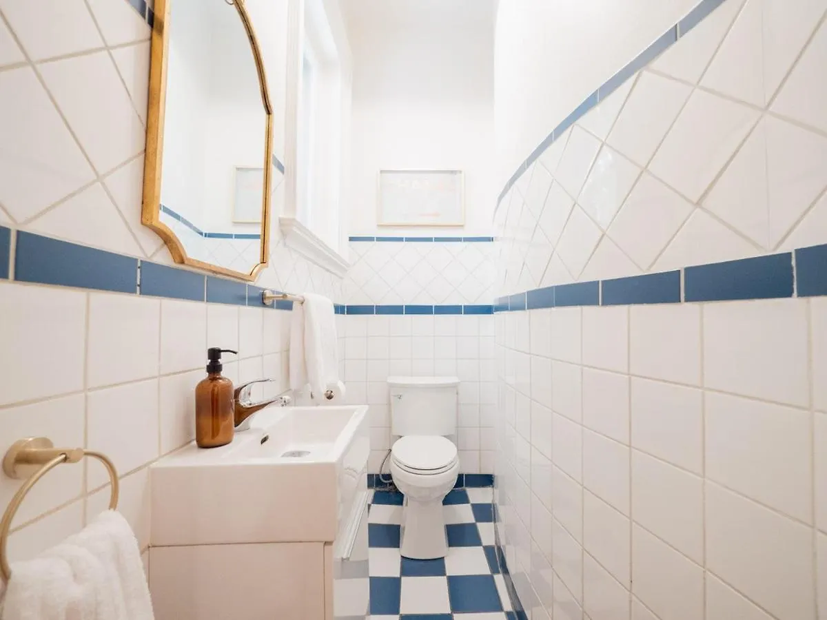 Historical Condo In Montreal - La Marie Antoinette Canada