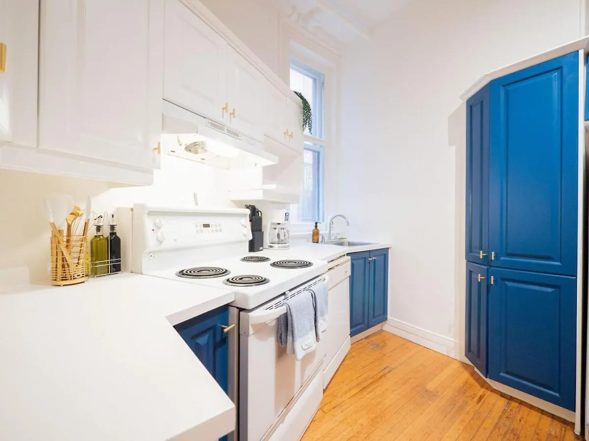 Historical Condo In Montreal - La Marie Antoinette