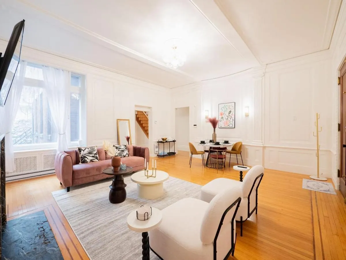 Historical Condo In Montreal - La Marie Antoinette Apartment