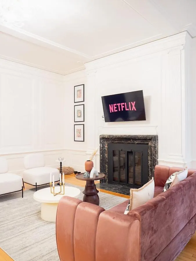 Historical Condo In Montreal - La Marie Antoinette